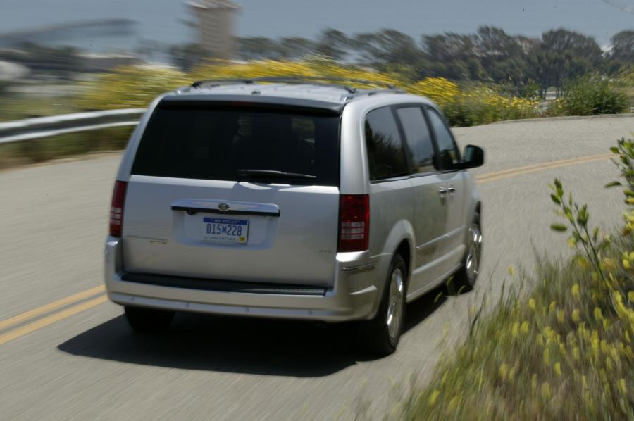  Chrysler Town & Country 2008 года  (фото 37 из 69)